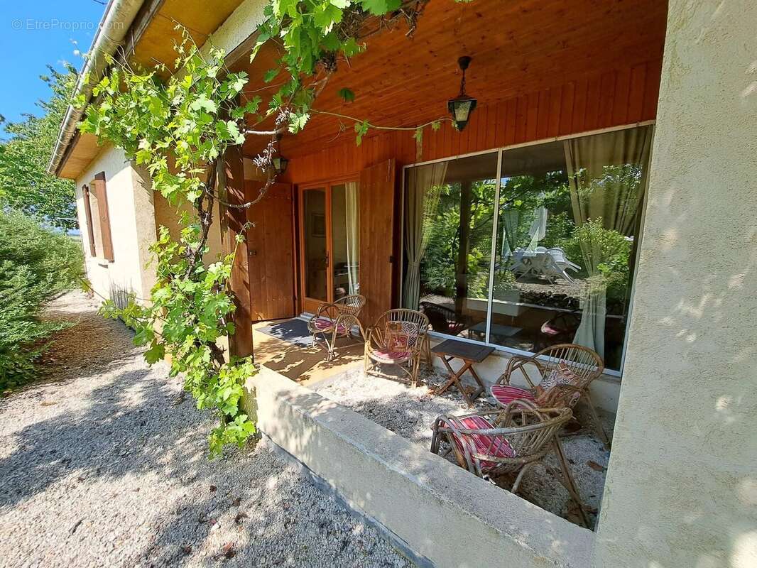 Maison à SAINT-PIERRE-DE-JUILLERS