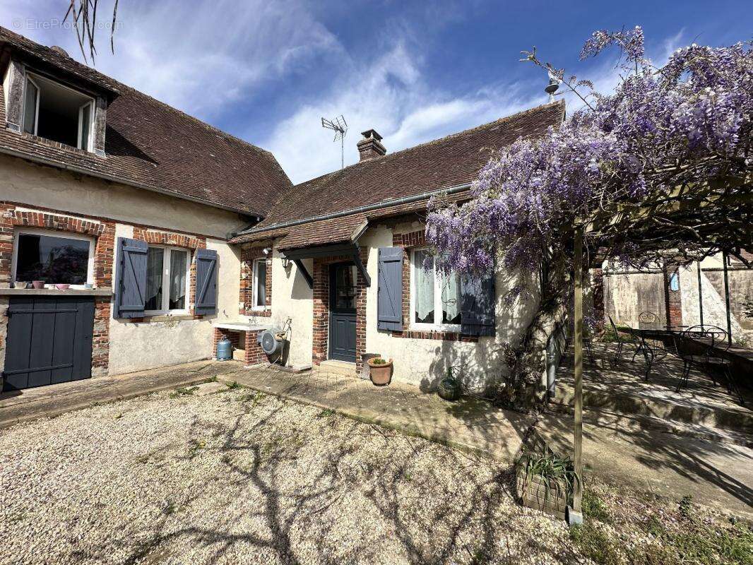 Maison à TREMBLAY-LES-VILLAGES