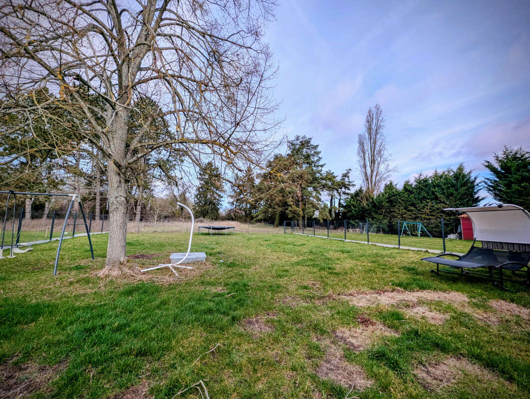 Maison à LA QUEUE-LES-YVELINES