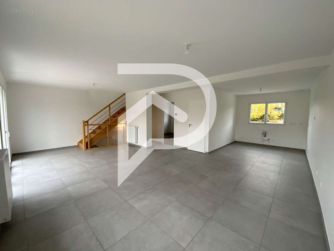 Maison à LES ESSARTS-LE-ROI