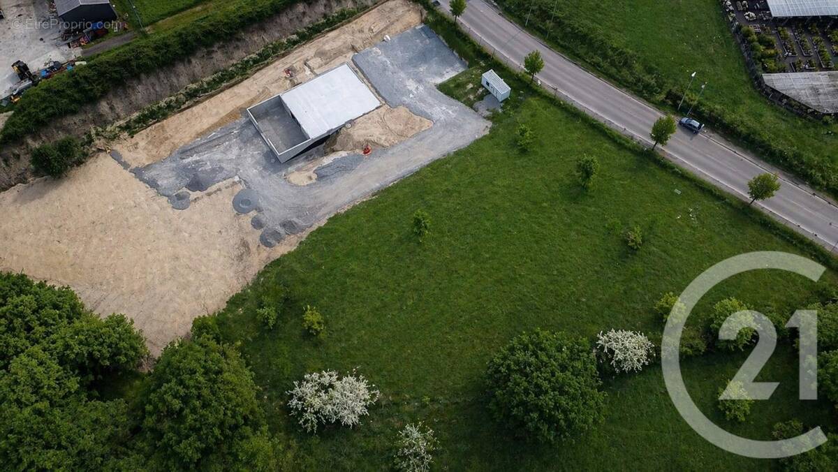 Terrain à SAINT-JUNIEN