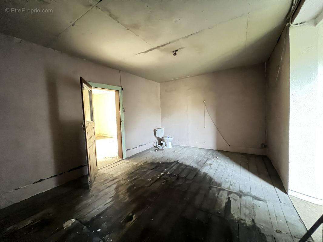 Maison à DECAZEVILLE