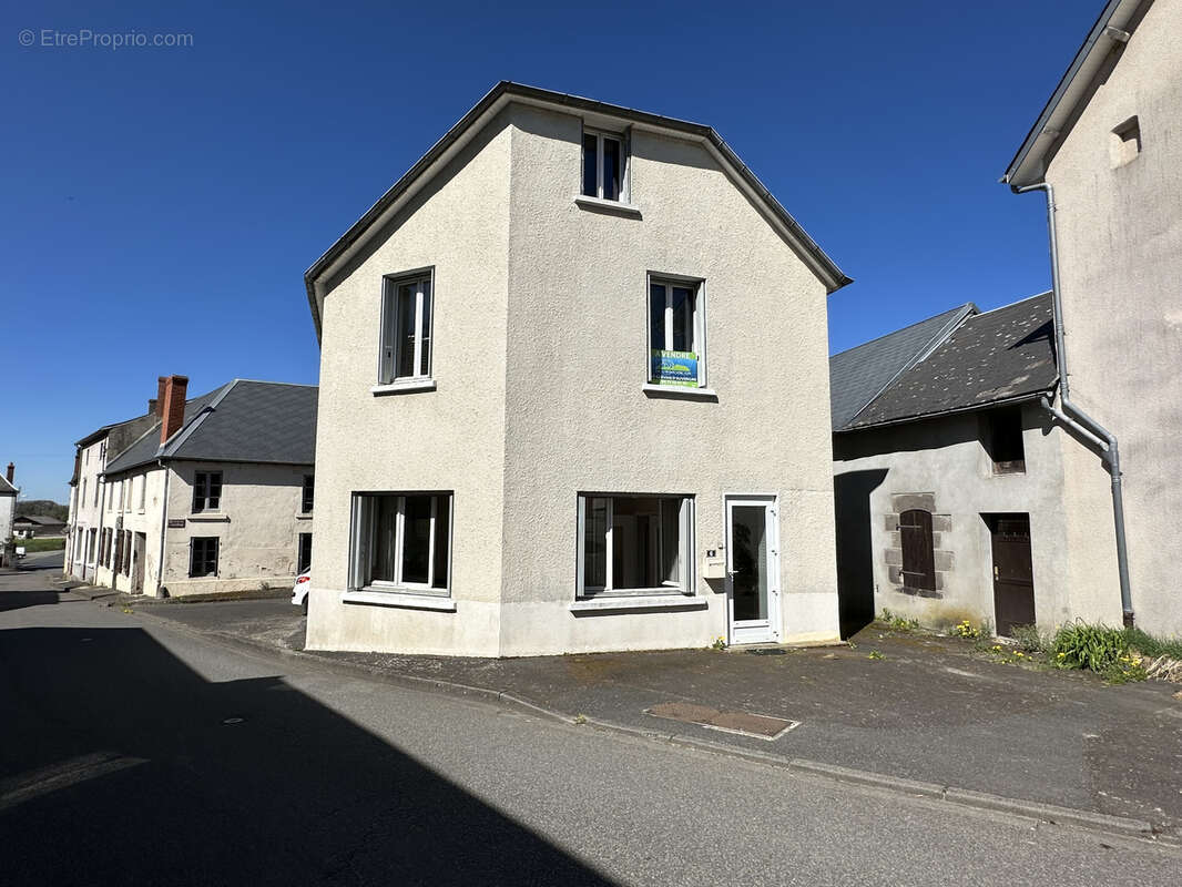 Maison à SAINT-GERVAIS-D'AUVERGNE