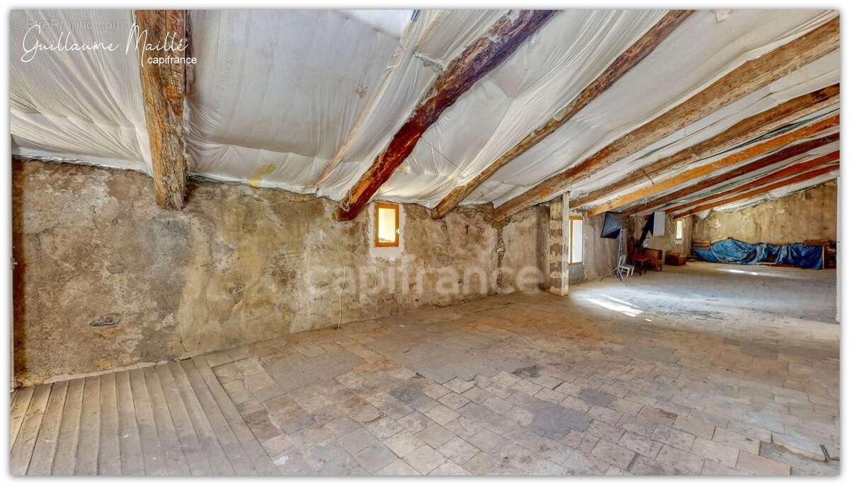 Exclusivité - Maison 377m² surface utile 4 pièces, terrasse, grand garage et grenier aménageable - proche d'ADISSAN (34230) - photo 9
