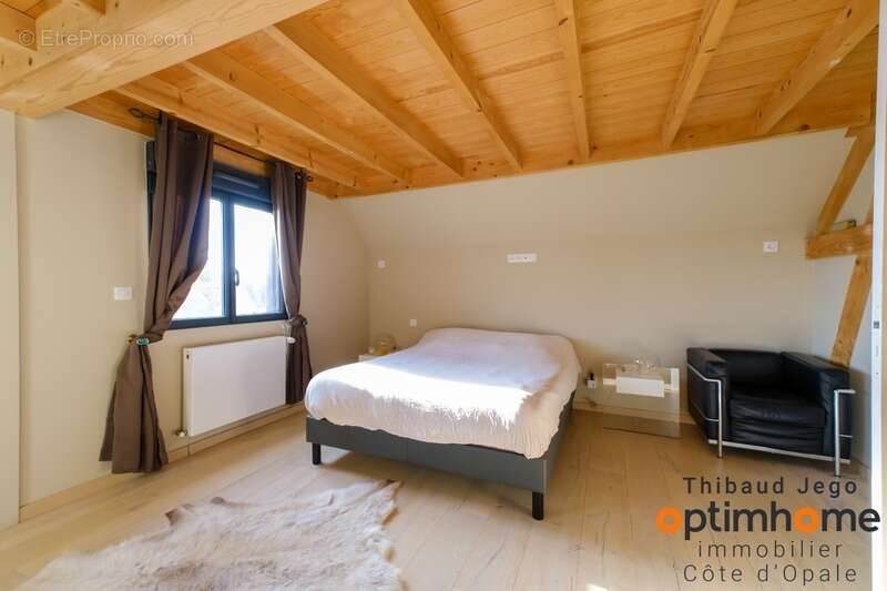 Maison contemporaine récente avec un bel extérieur et vue mer de l'étage - photo 9