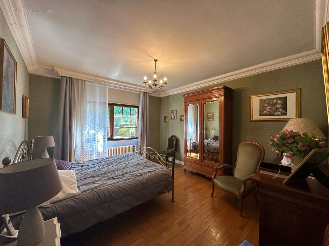 Maison à SAVIGNY-LE-TEMPLE