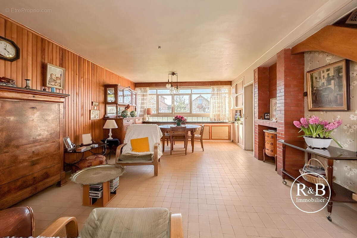 Maison à LES CLAYES-SOUS-BOIS