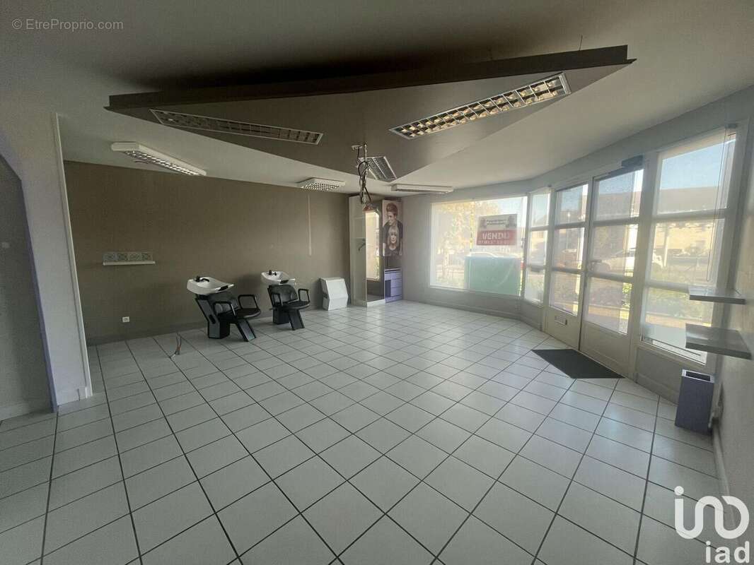 Photo 6 - Commerce à MENOMBLET