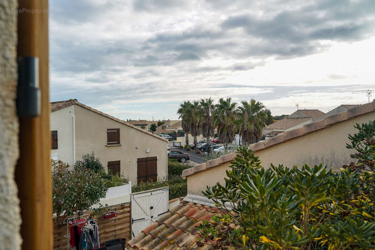 Maison à VIC-LA-GARDIOLE