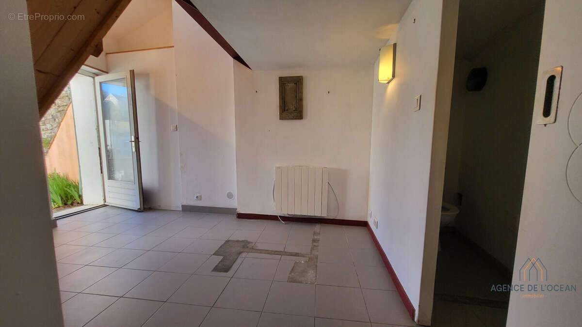 Maison ancienne à rénover au coeur du Palais, face à la mer - photo 7