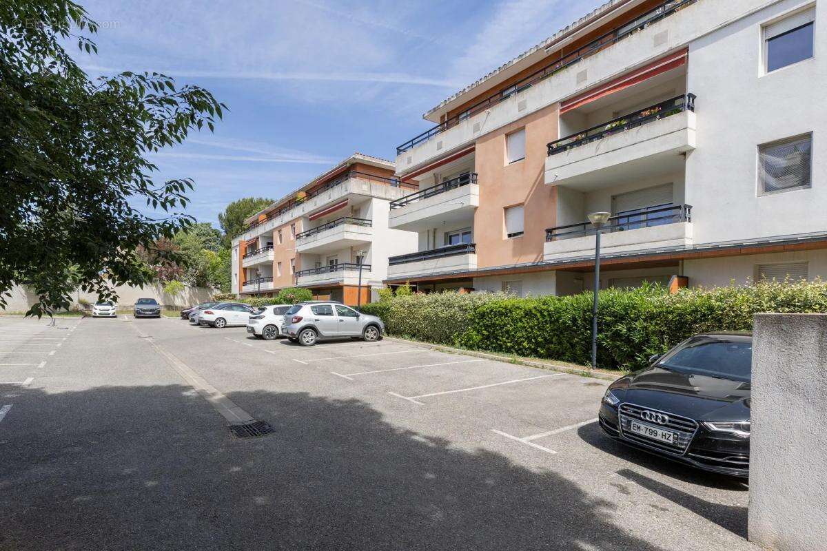 ROUSSET – Appartement T3 avec terrasse et garage sécurisé - photo 9
