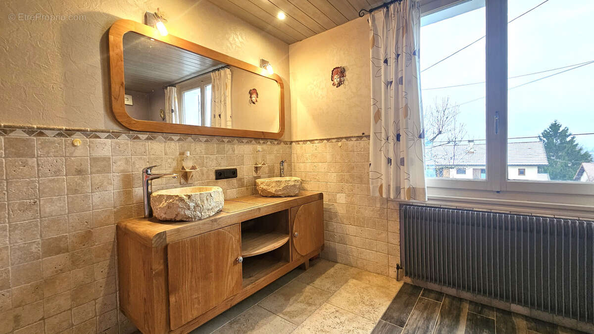 Maison à CHALLEX