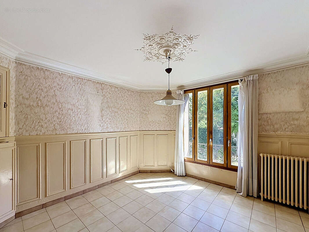 Maison à SAINT-MAUR-DES-FOSSES
