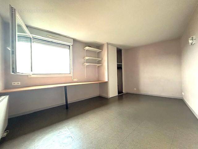   - Appartement à VILLEURBANNE