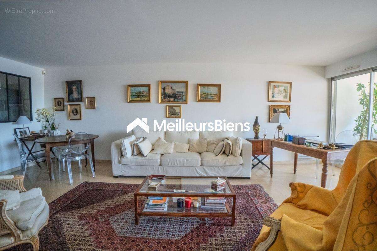 Sète, centre appartement 2 chambres de 96,85 m² avec vue sur quai ! - photo 3