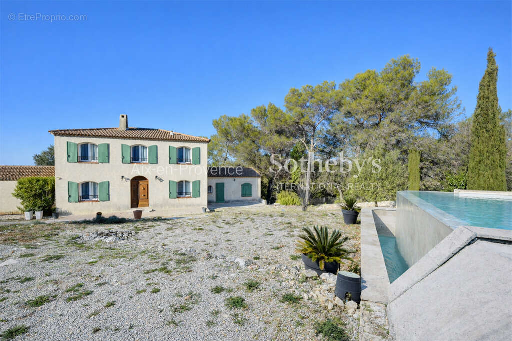 Bastide avec 2 dépendances - photo 7