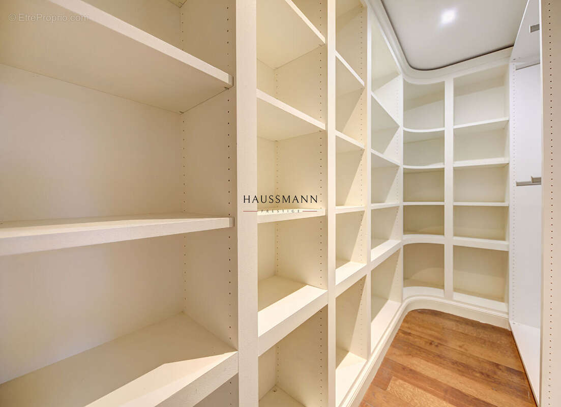 Appartement à NEUILLY-SUR-SEINE