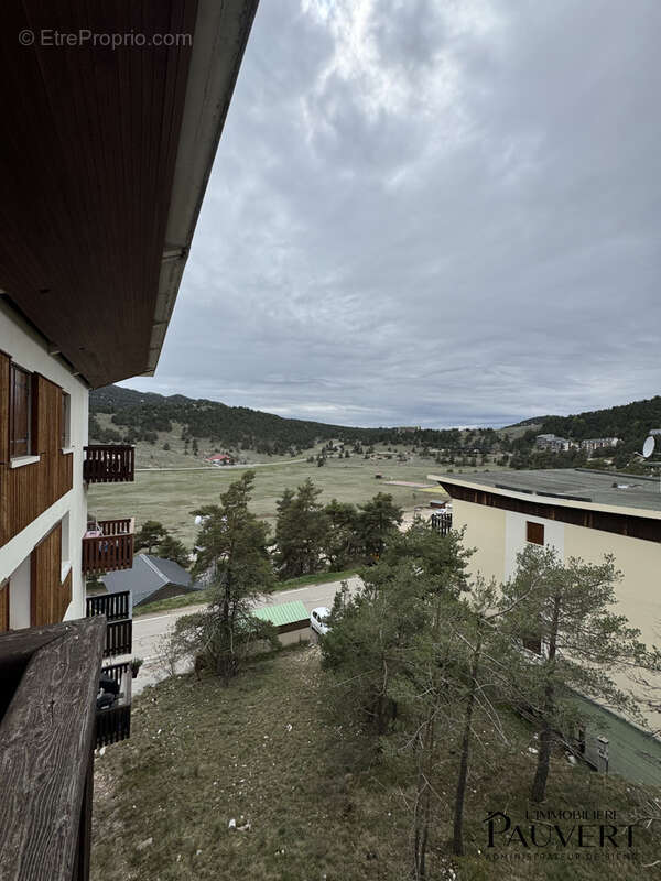 Appartement à GREOLIERES