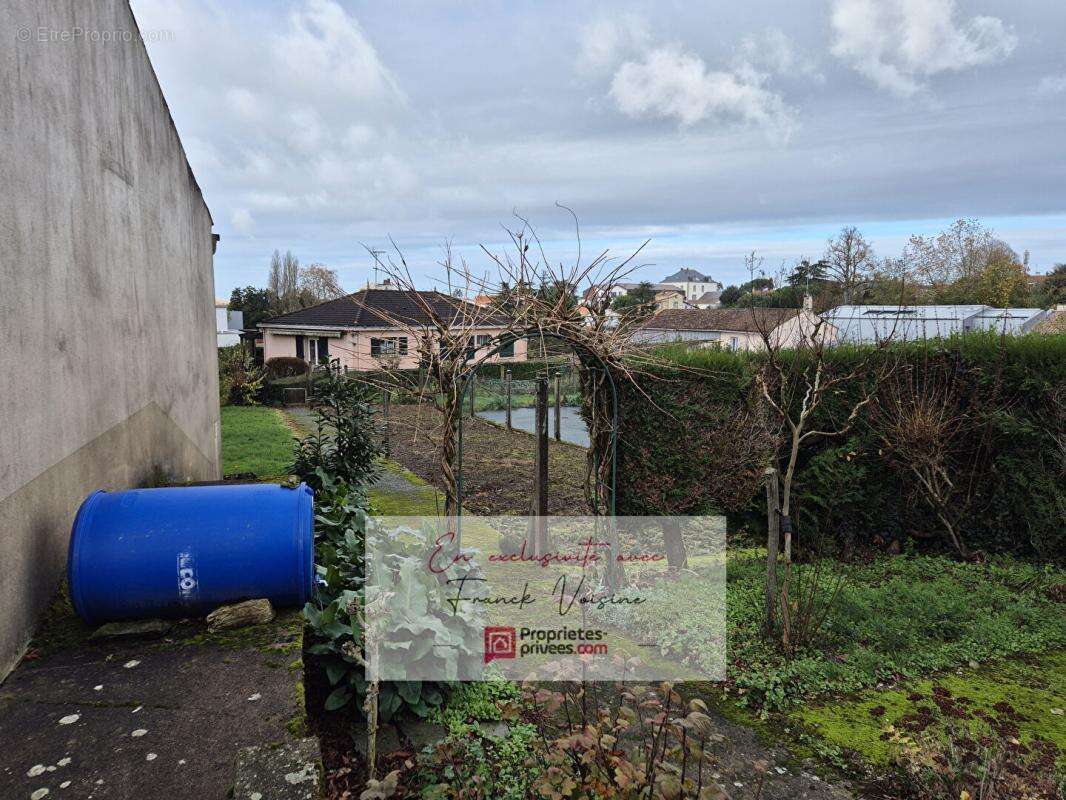 Maison à LES HERBIERS