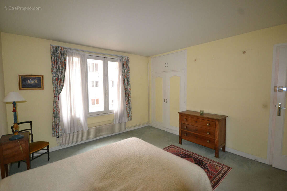 Appartement à PARIS-7E