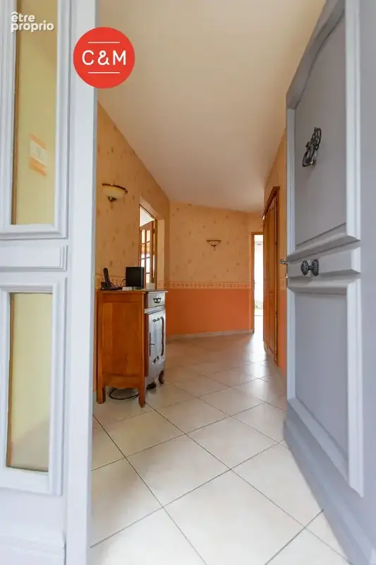 REZE TROCARDIERE - Plain-pied 5 pièces 109 m² - photo 2