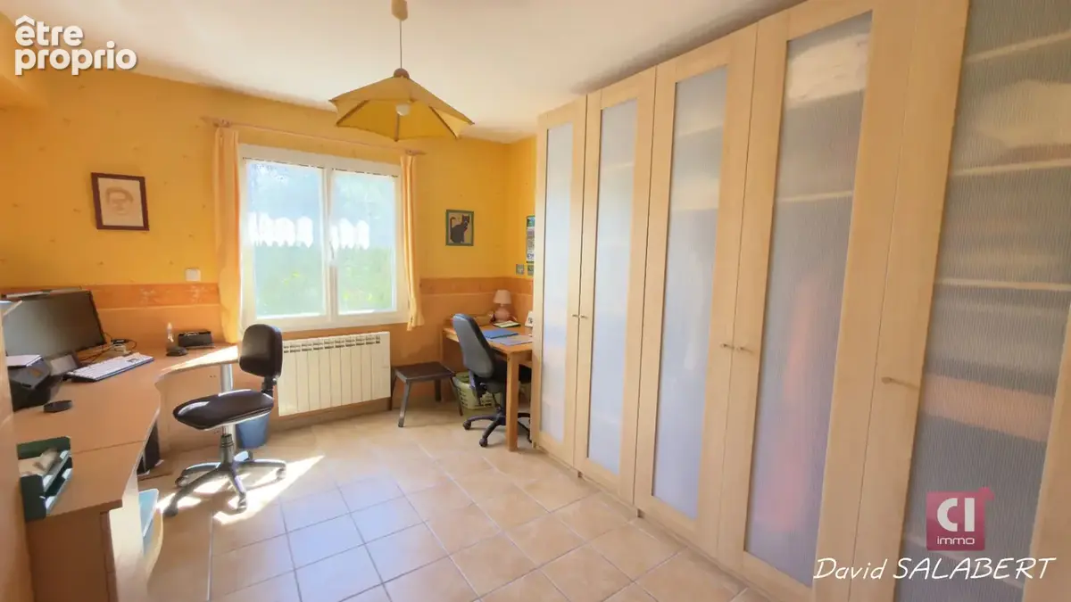 Garéoult -Villa à vendre de plain-pied avec piscine, studio et double garage - photo 11