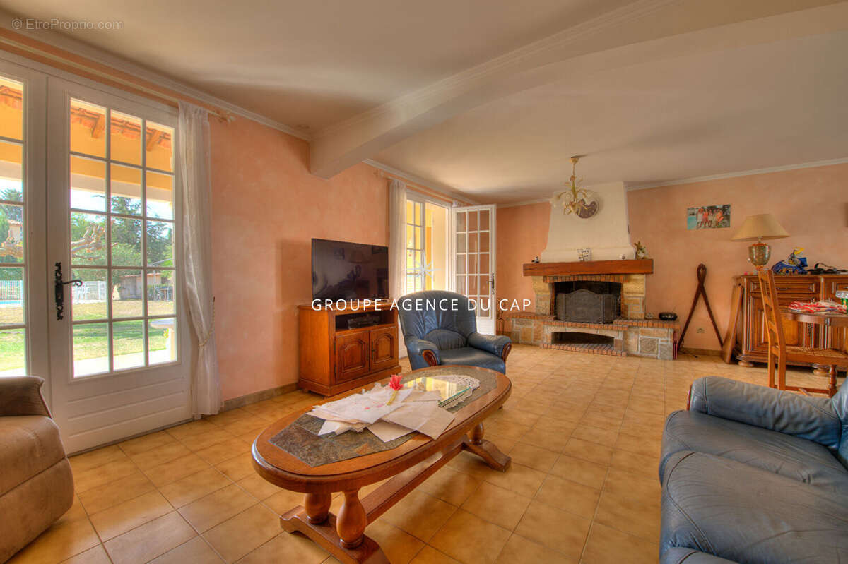 Maison à ROQUEBRUNE-SUR-ARGENS