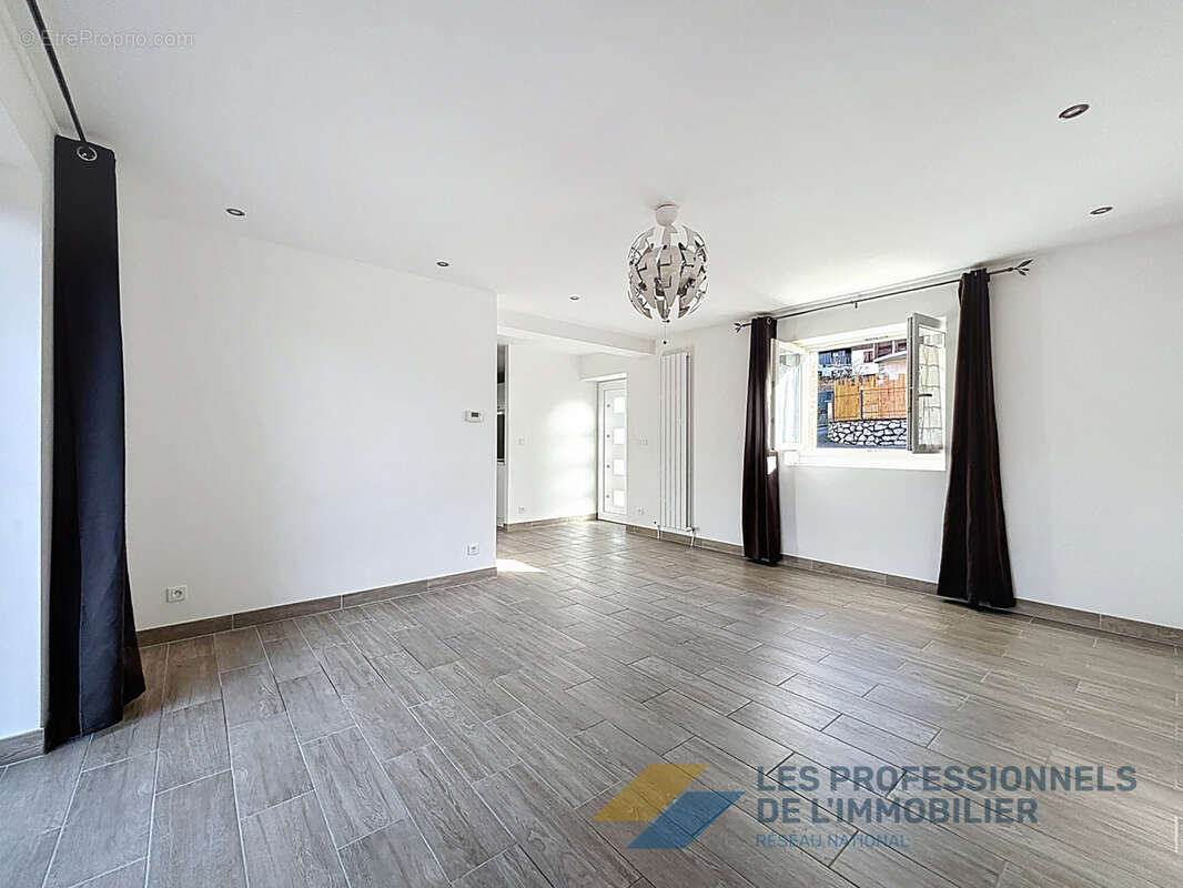 Maison à SAINTE-HELENE-SUR-ISERE