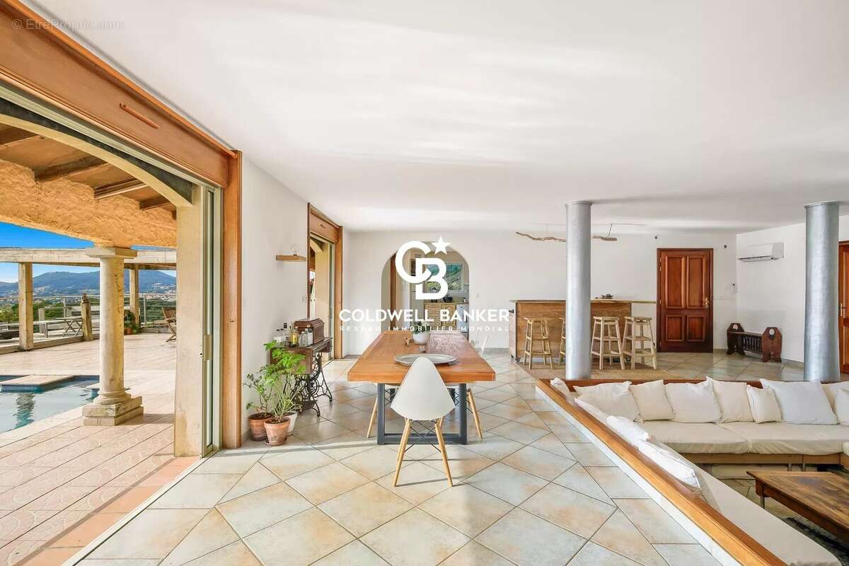 Maison à CARQUEIRANNE