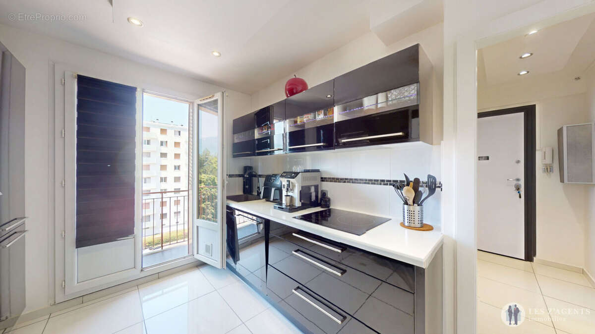 Appartement à SAINT-MARTIN-D'HERES