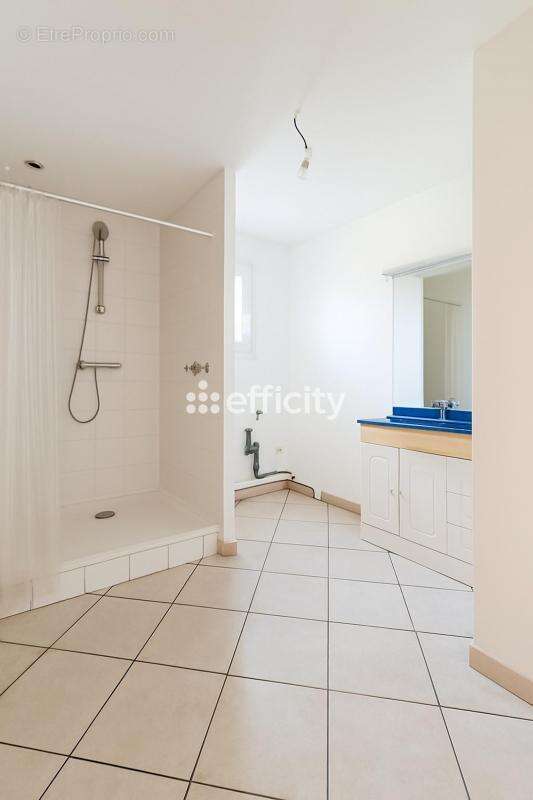 Maison à LUSSAC-LES-CHATEAUX