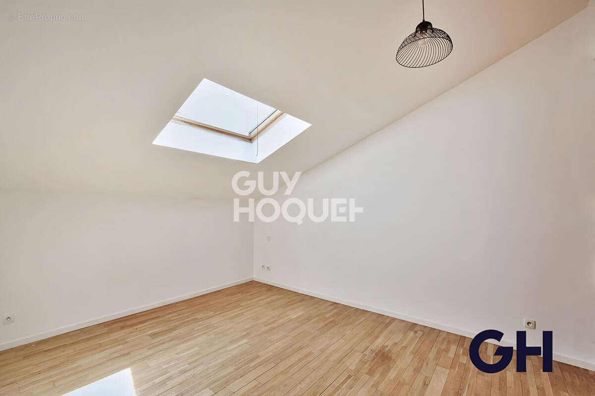 Loft - Sathonay Camp 210 m² - photo 14