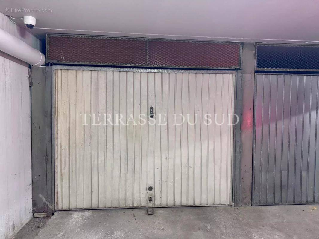 Parking à MARSEILLE-8E