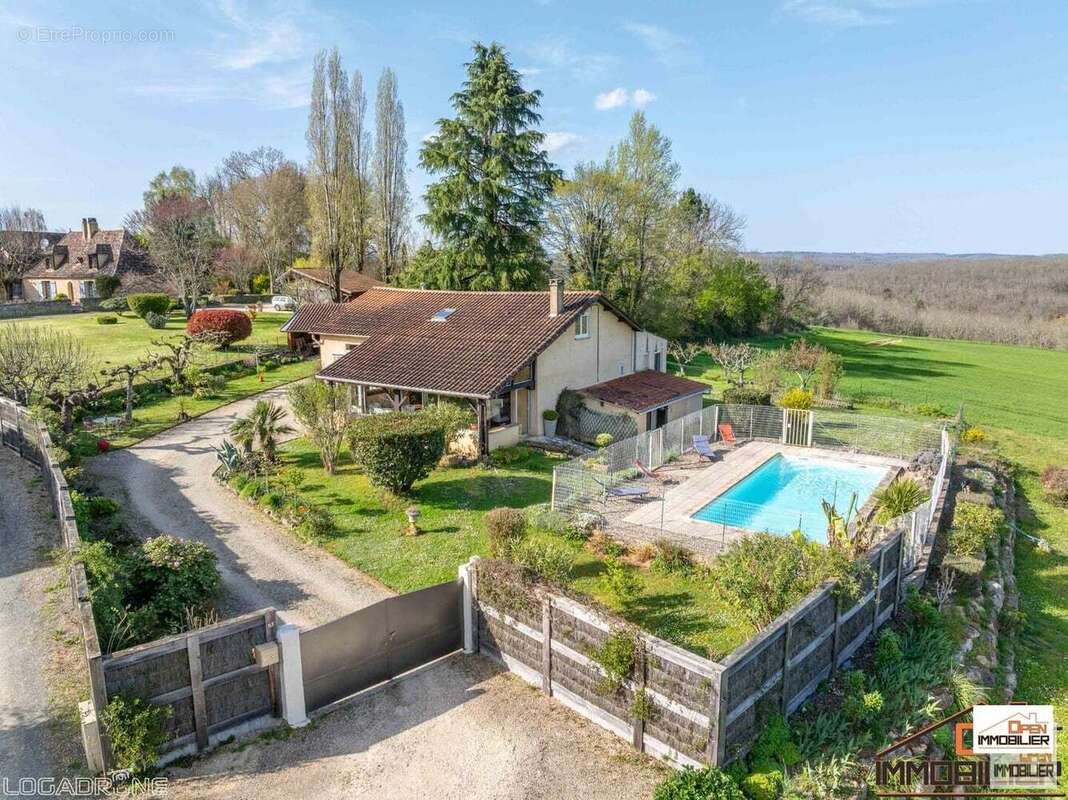 Maison 160 m² à Pontours  - photo 29