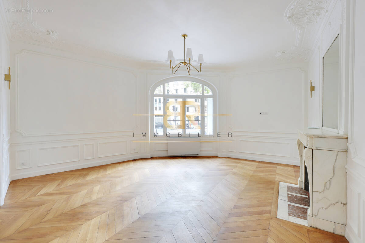 Appartement à PARIS-7E