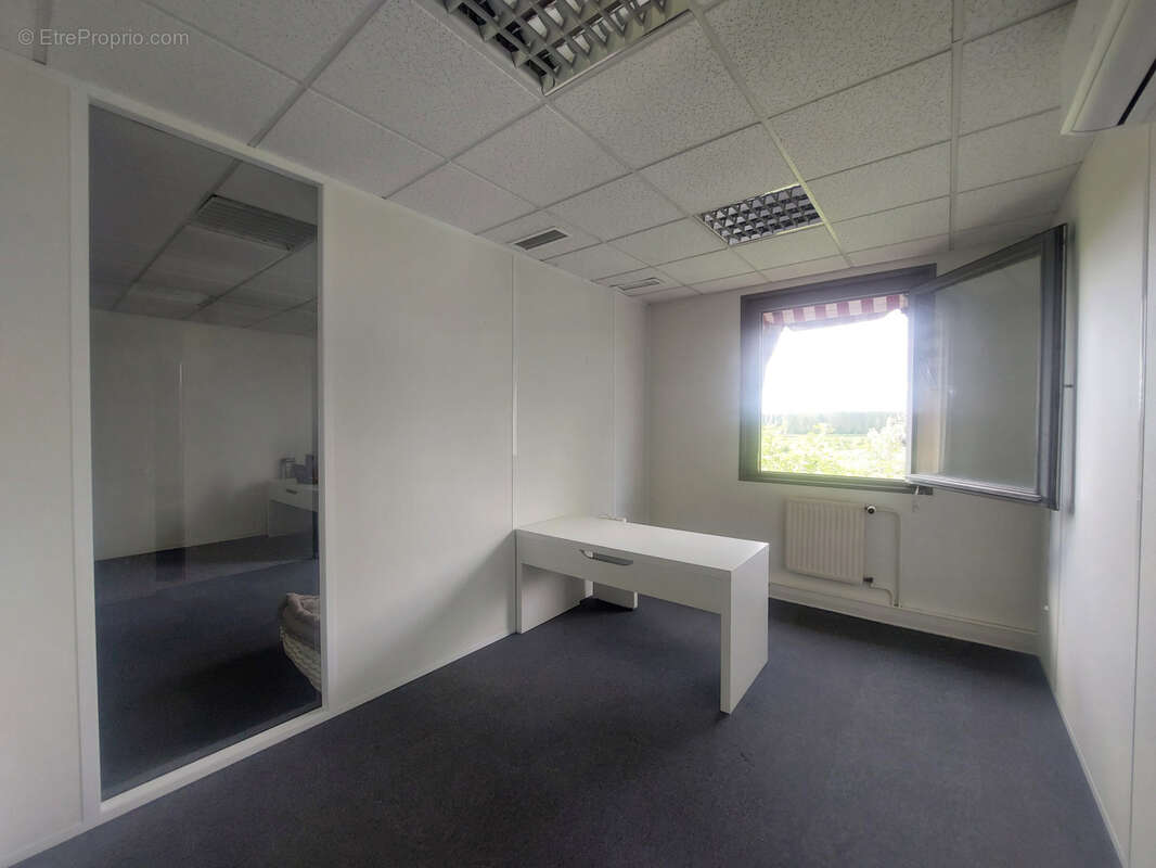 Bureaux climatisés 65 m2 avec parking à LIMAS - sortie A6 SUD - photo 6
