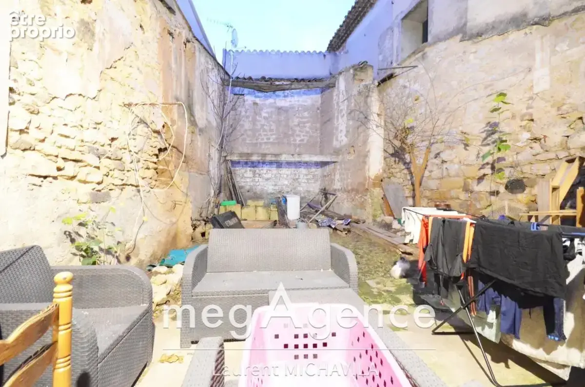 Grande maison de village avec cours à beau potentiel - photo 2
