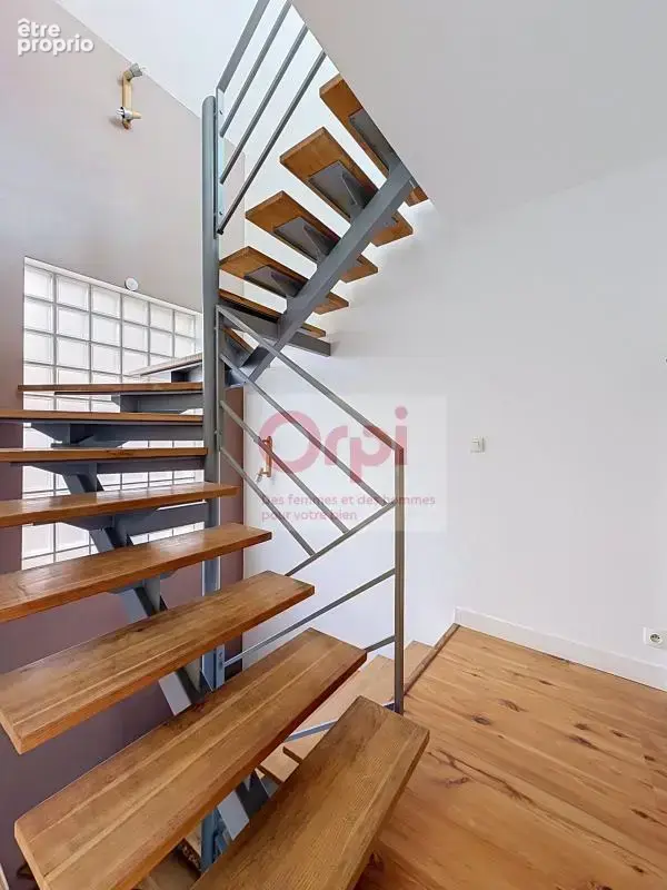 ISSY ST-ETIENNE Maison 5 pièces 4 chambres 133 m² - photo 13
