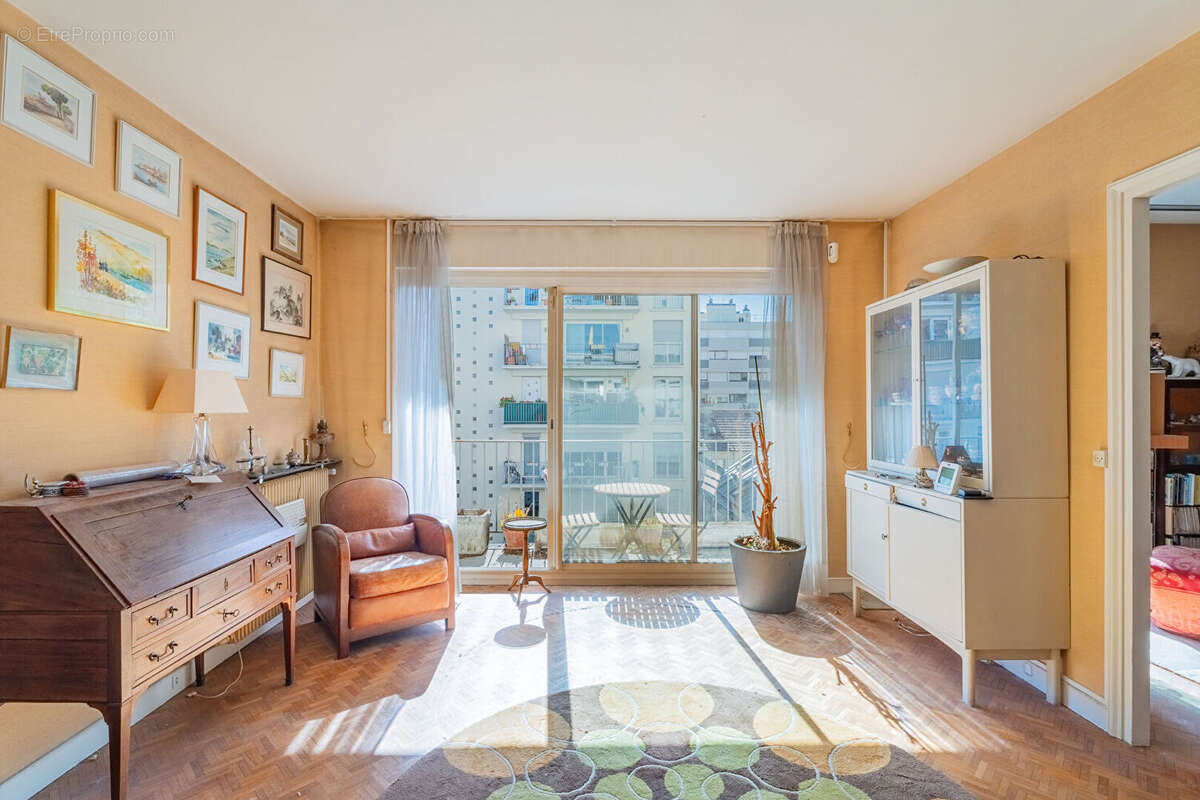 Appartement à PARIS-15E
