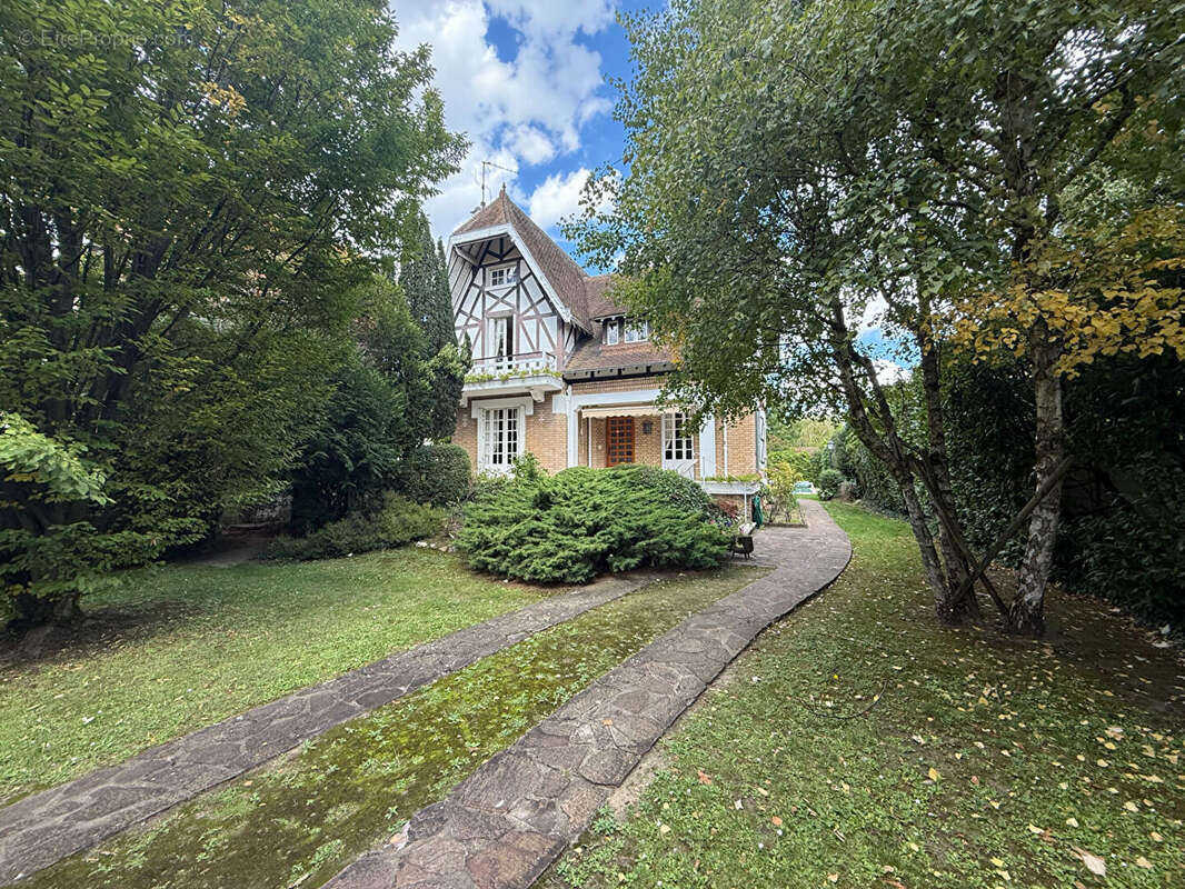 Maison à SAINT-MAUR-DES-FOSSES