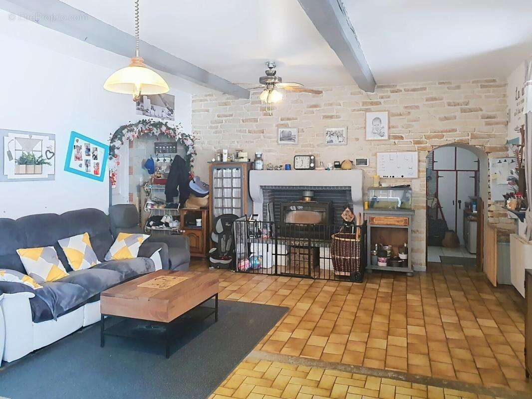 Maison à CHAVAGNES-LES-REDOUX