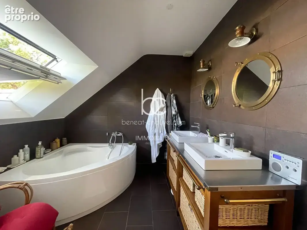 ARZON BOURG - Maison de caractère avec grand jardin ! - photo 10