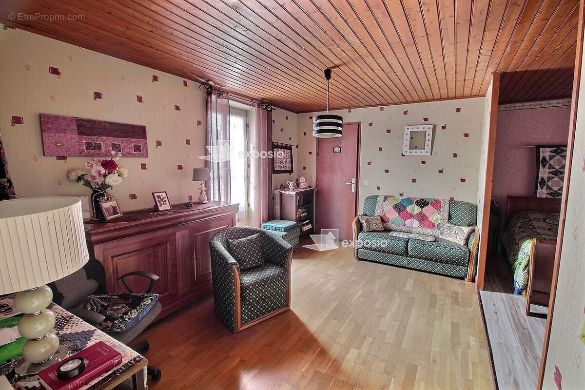 Ensemble Immobilier 180 m2 Prahecq - photo 6