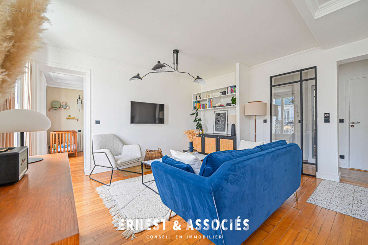 59374284d.jpg - Appartement à PARIS-18E