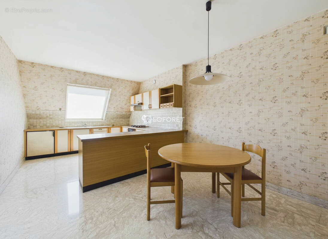 Maison 7 pièce(s) 162m2 -  ELLIANT - photo 7