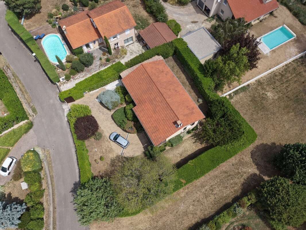 CHAPONOST – Élégante maison familiale avec possibilité de deux logements indépendants – Terrain de 802 m² - photo 32