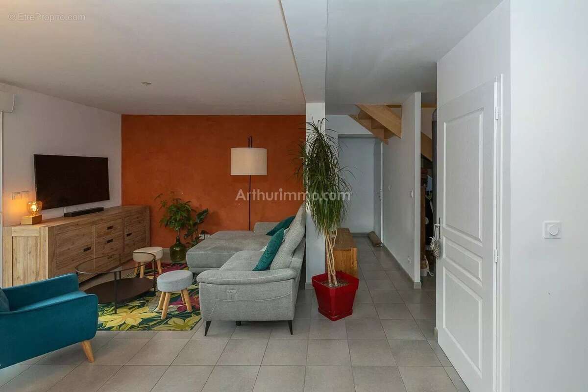 Maison à VEZERONCE-CURTIN