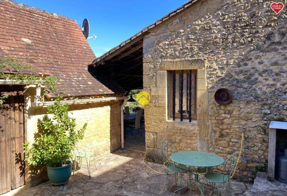 Maison à MAUZAC-ET-GRAND-CASTANG