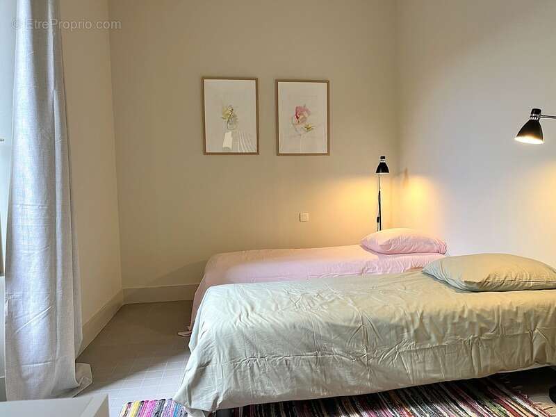Ile aux moines, coeur de bourg, ancienne ecole transformee en habitation, 4 chambres, 748800€ fai - photo 7