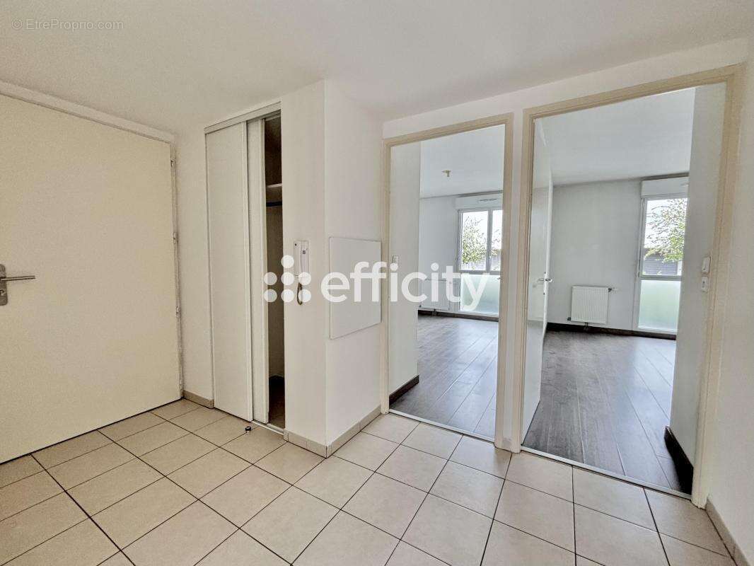 Appartement à BEAUZELLE